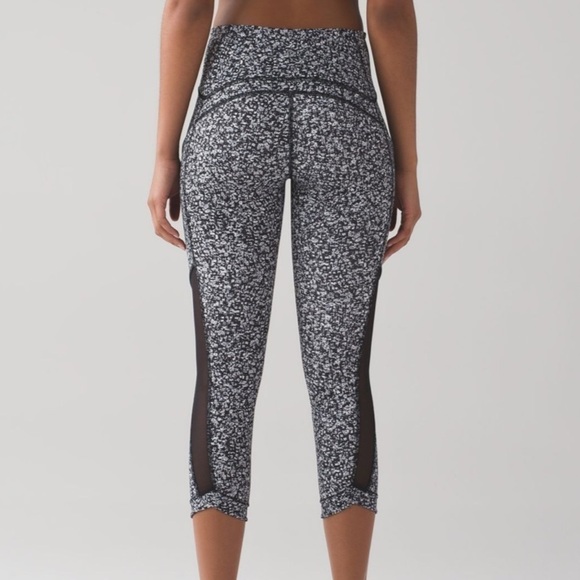 Lululemon Sole Training Crop - Sz 4 - Picture 5 of 6